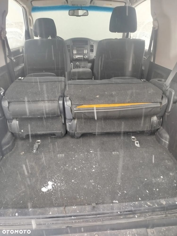 Mitsubishi Pajero - 22