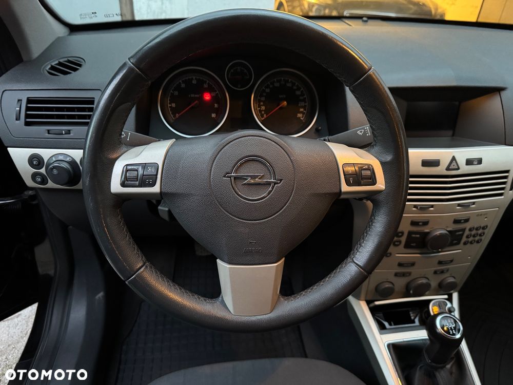 Opel Astra 1.6 Sport - 21