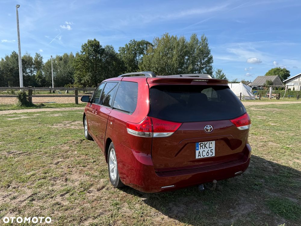 Toyota Sienna 3.5 V6 - 12
