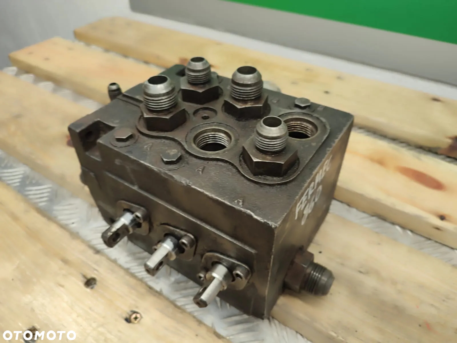 Rozdzielacz hydrauliczny 161B0003 FERMEC 860 - 9