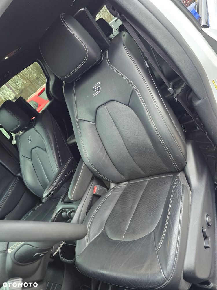 Chrysler Pacifica - 29