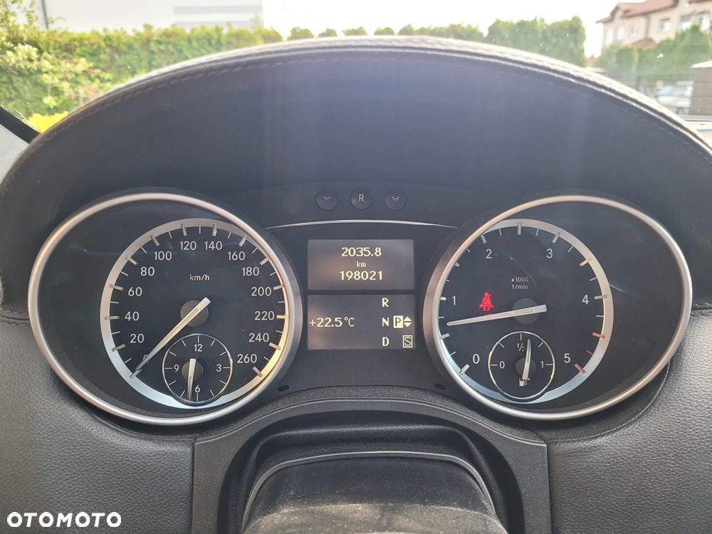 Mercedes-Benz GL - 13