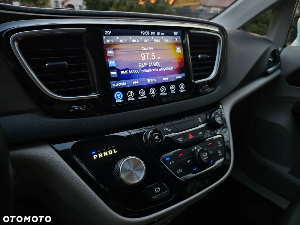 Chrysler Pacifica - 23