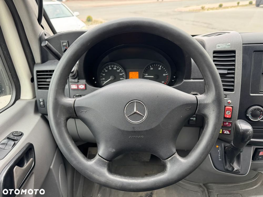 Mercedes-Benz Sprinter - 20