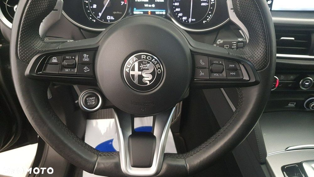 Alfa Romeo Stelvio - 22