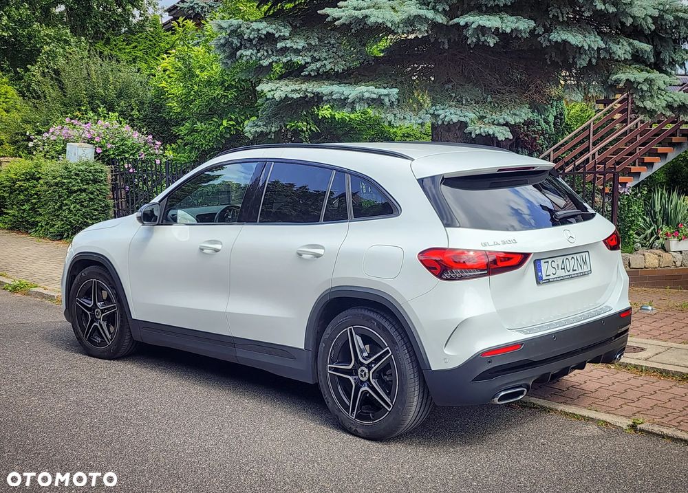 Mercedes-Benz GLA 200 AMG Line - 3
