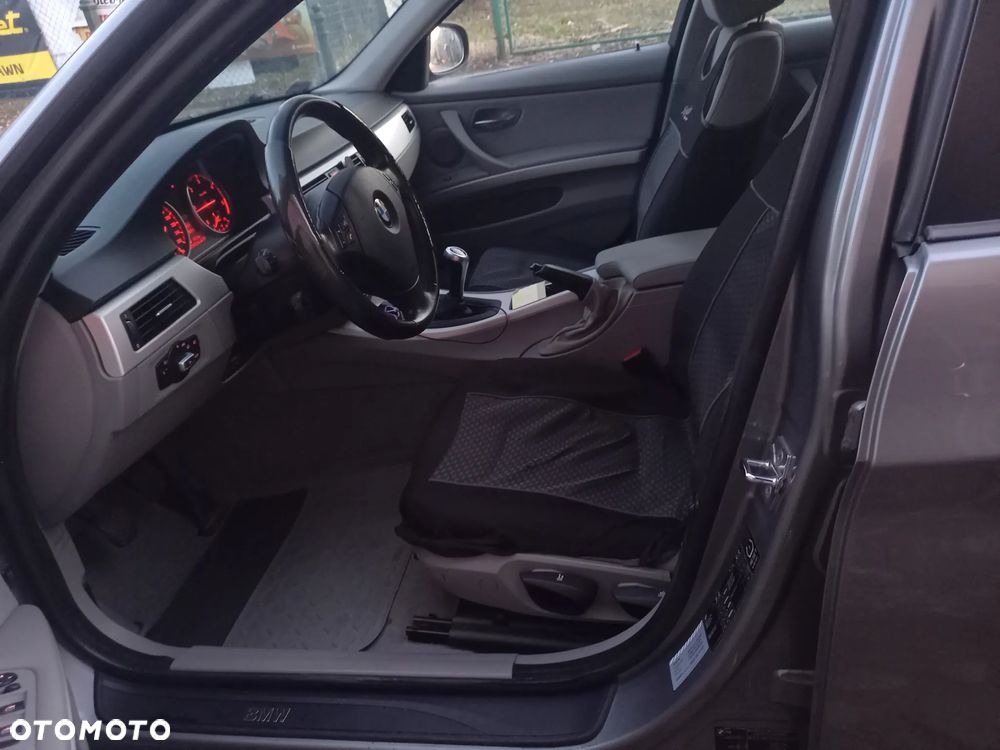 BMW Seria 3 318d - 16