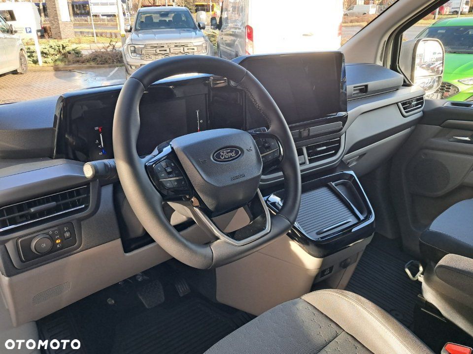 Ford Tourneo Custom - 16