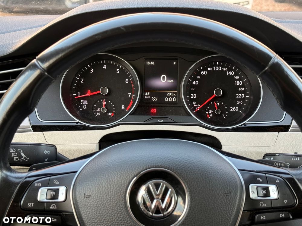 Volkswagen Passat - 11