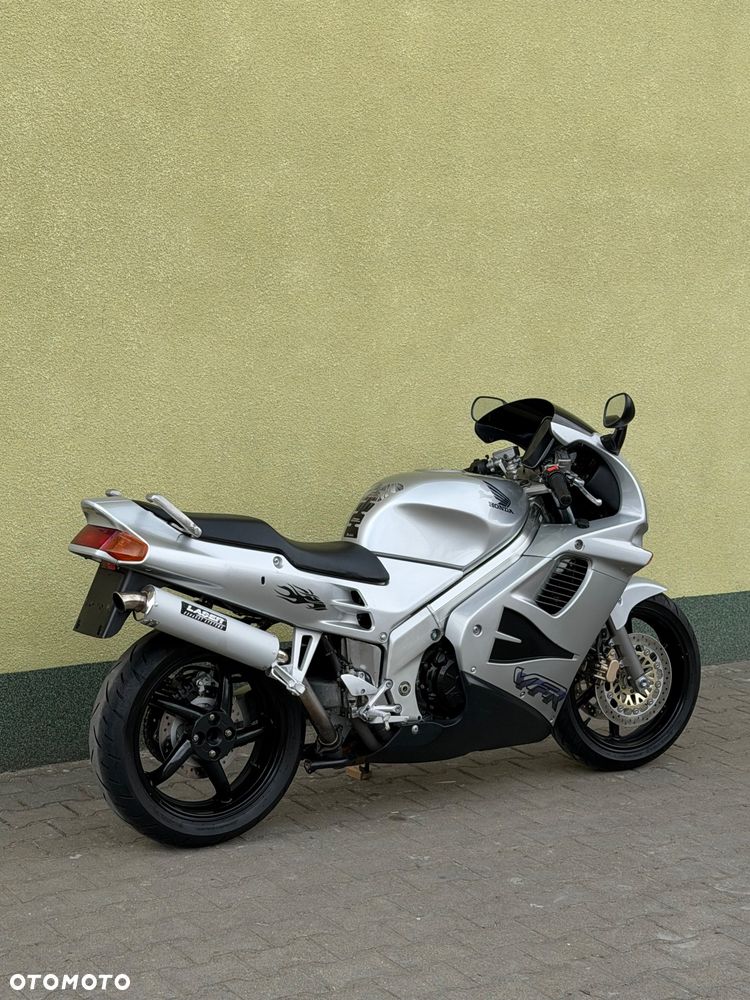 Honda VFR - 10