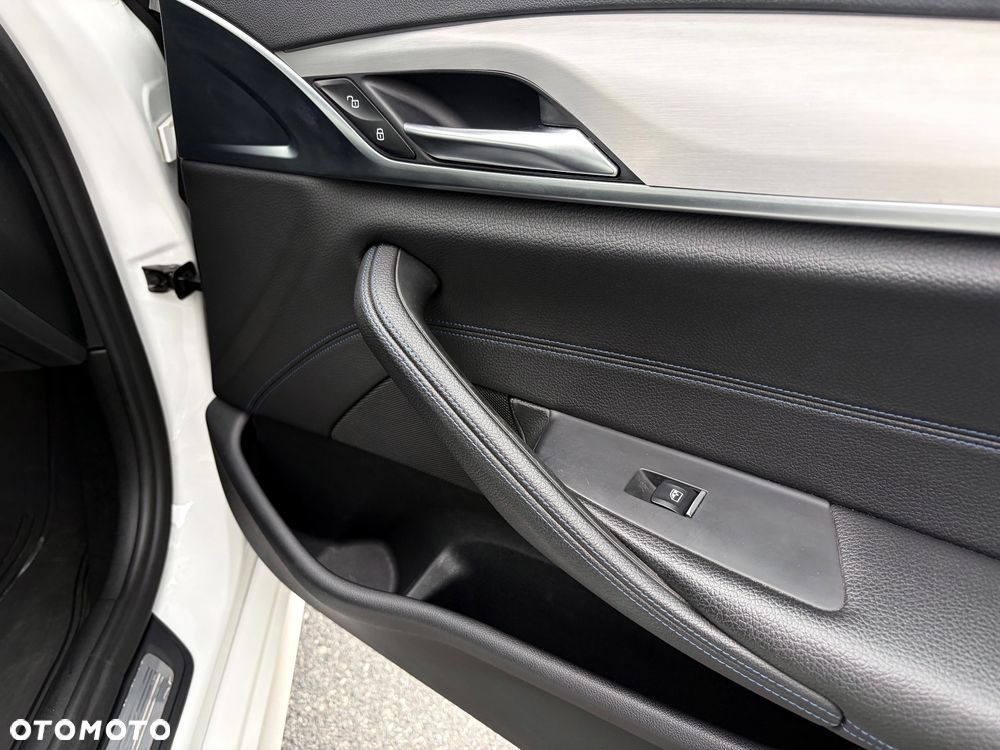 BMW Seria 5 520d xDrive - 12
