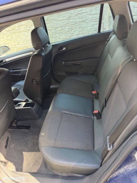 Opel Astra 1.9 CDTI DPF Cosmo - 12