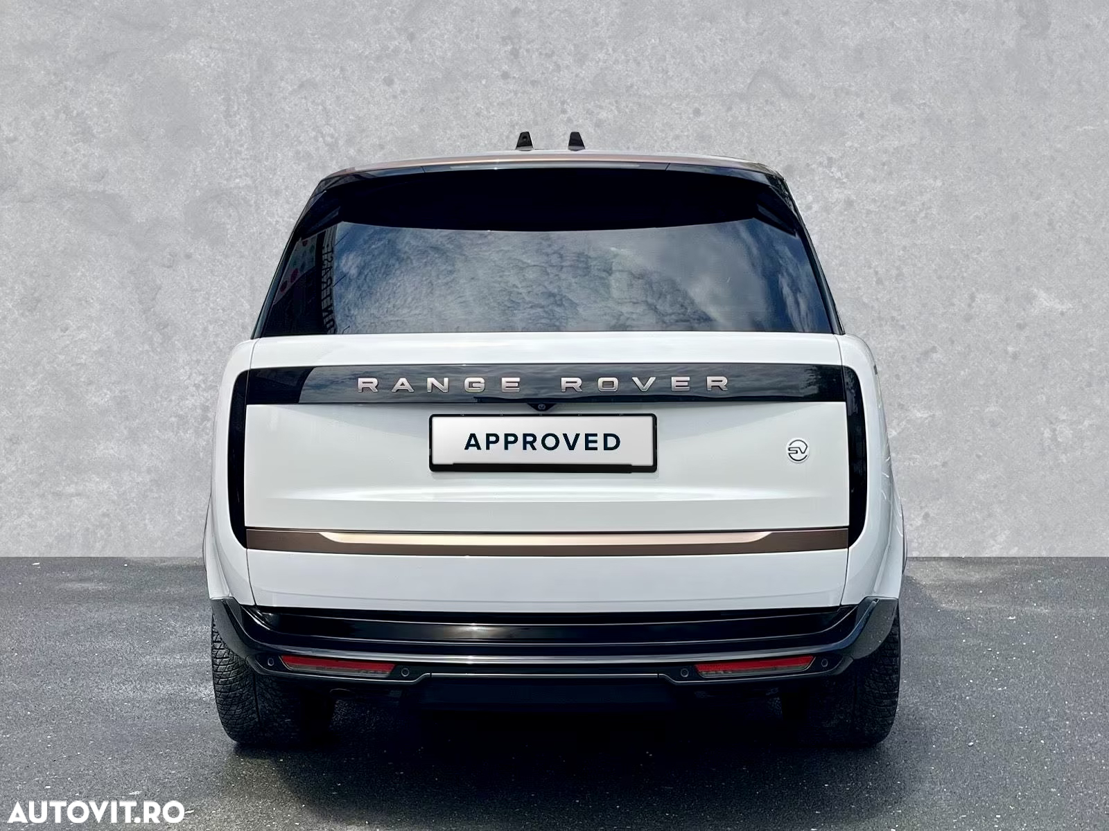 Land Rover Range Rover 4.4 V8 P530 LWB SV - 6