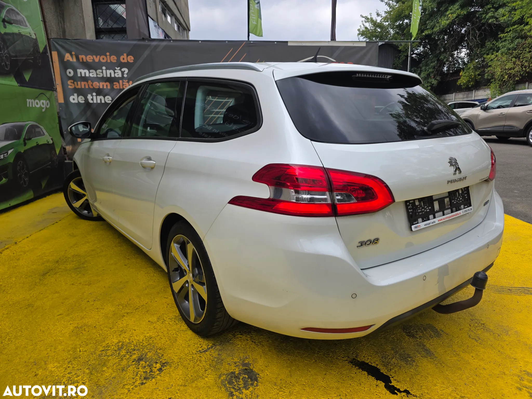 Peugeot 308 1.2 L PureTech Turbo S&S Allure - 8