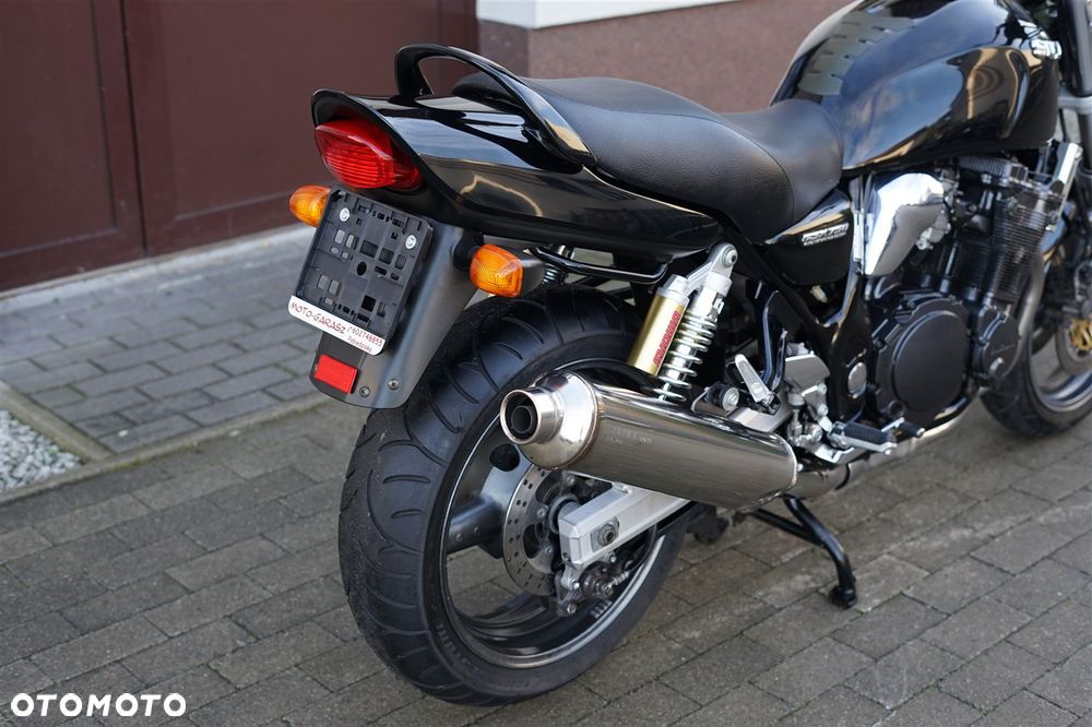 Suzuki GSX - 6