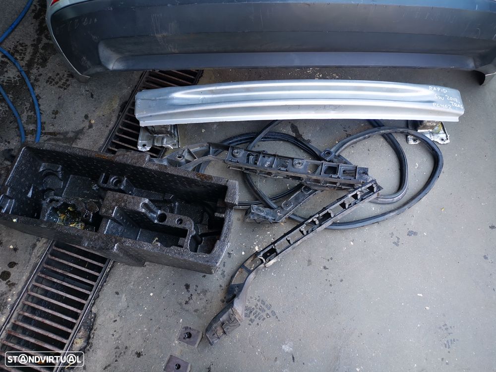 SKODA RAPID CARRINHA MALA PARA CHOQUES REFORÇO - M289 PC462 - 4