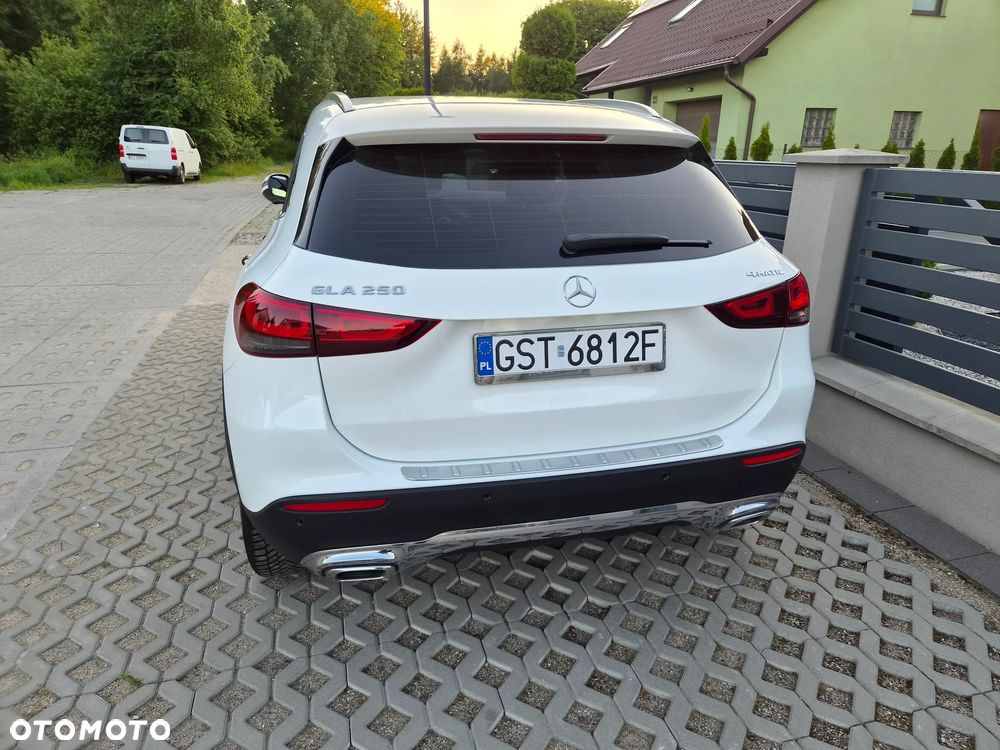 Mercedes-Benz GLA 250 4Matic 8G-DCT Edition 2021 - 18