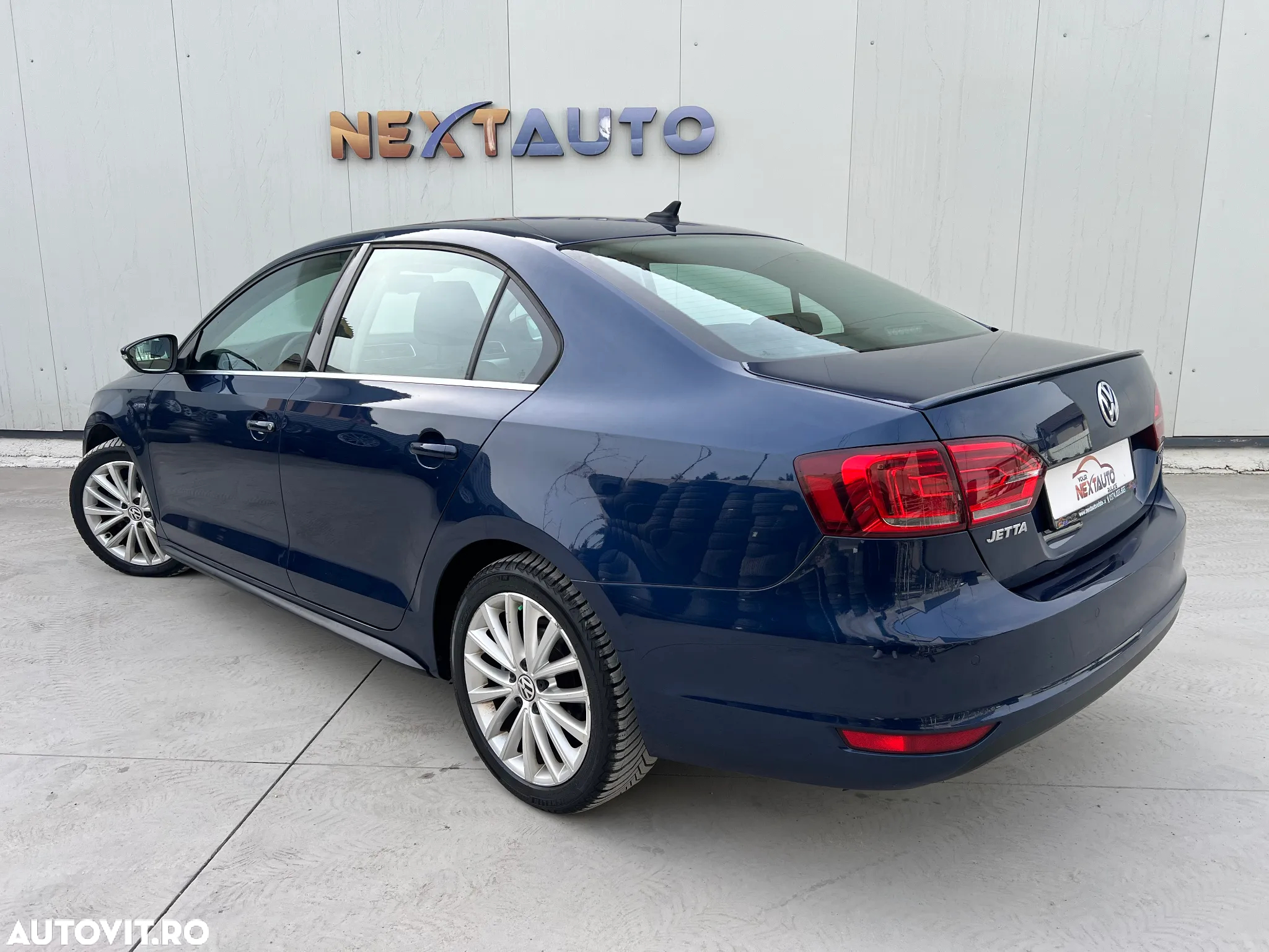 Volkswagen Jetta - 4