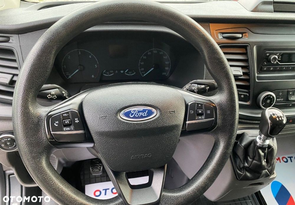 Ford Custom - 11