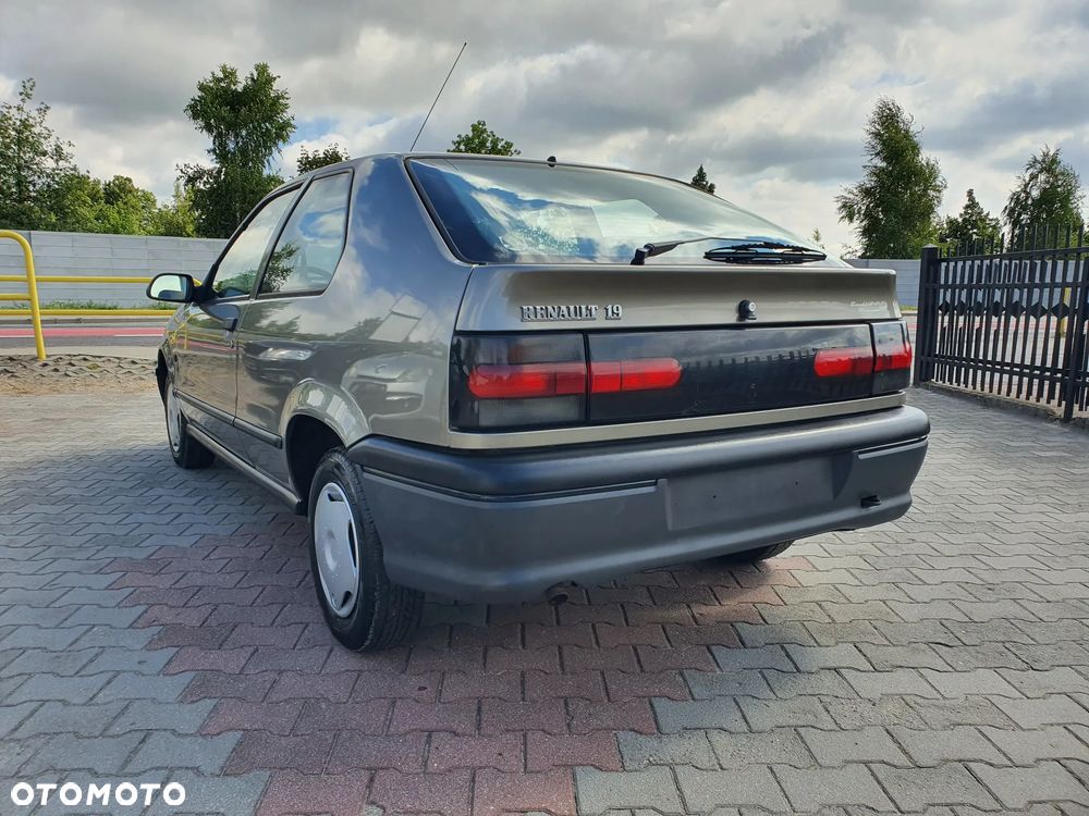 Renault 19 - 8