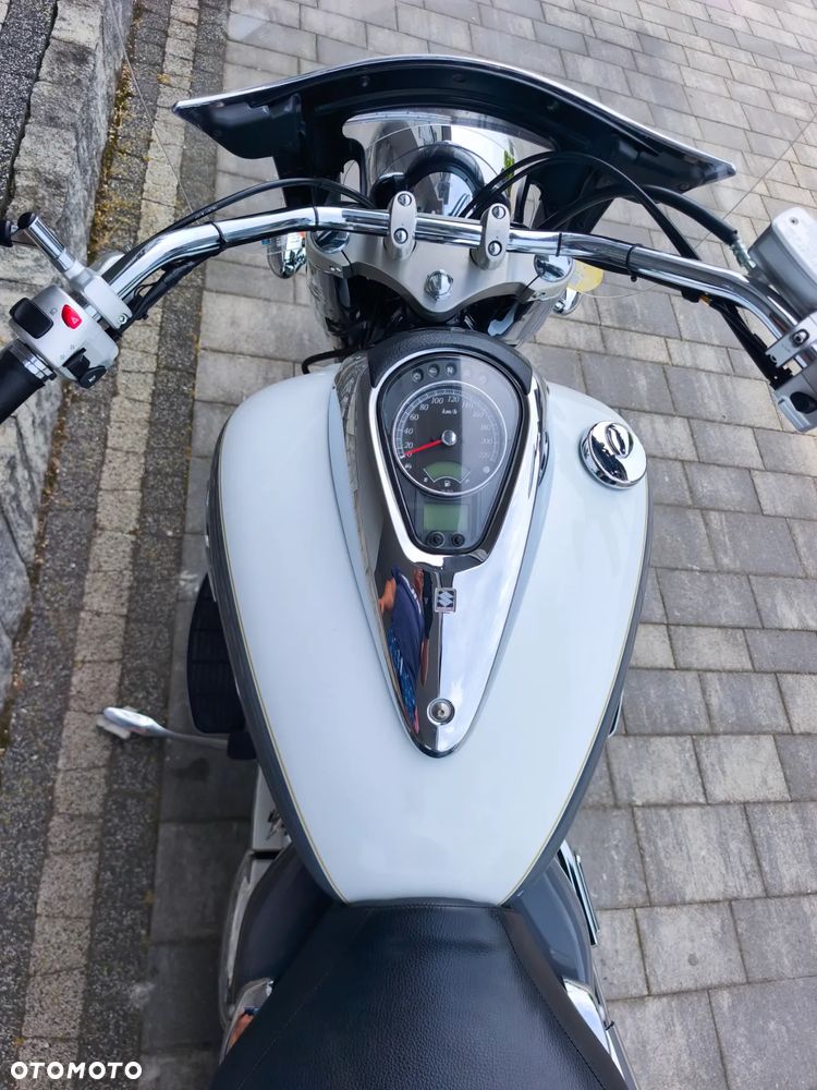 Suzuki Intruder - 13