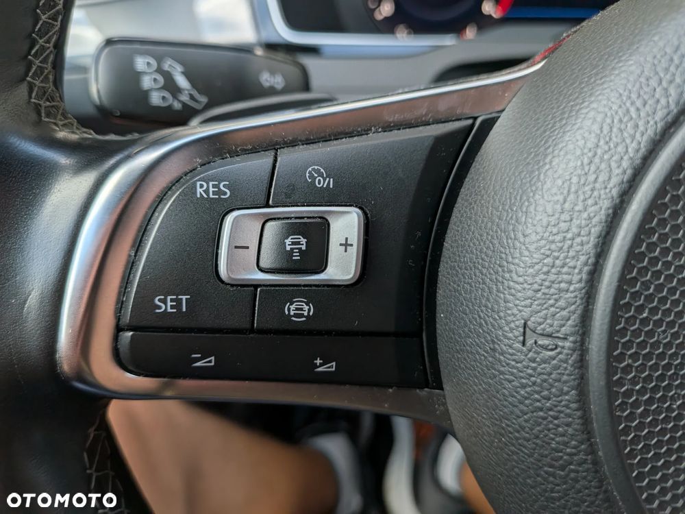 Volkswagen Arteon 2.0 TDI SCR R-Line DSG - 18