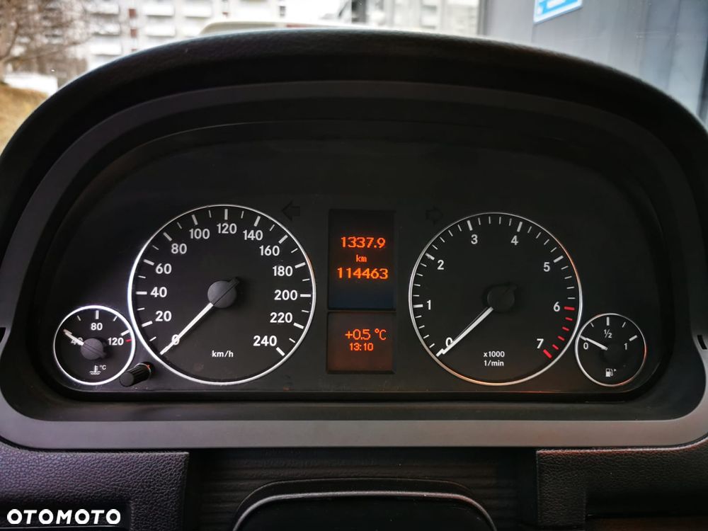 Mercedes-Benz Klasa A 160 BlueEFFICIENCY Avantgarde Special Edition - 17