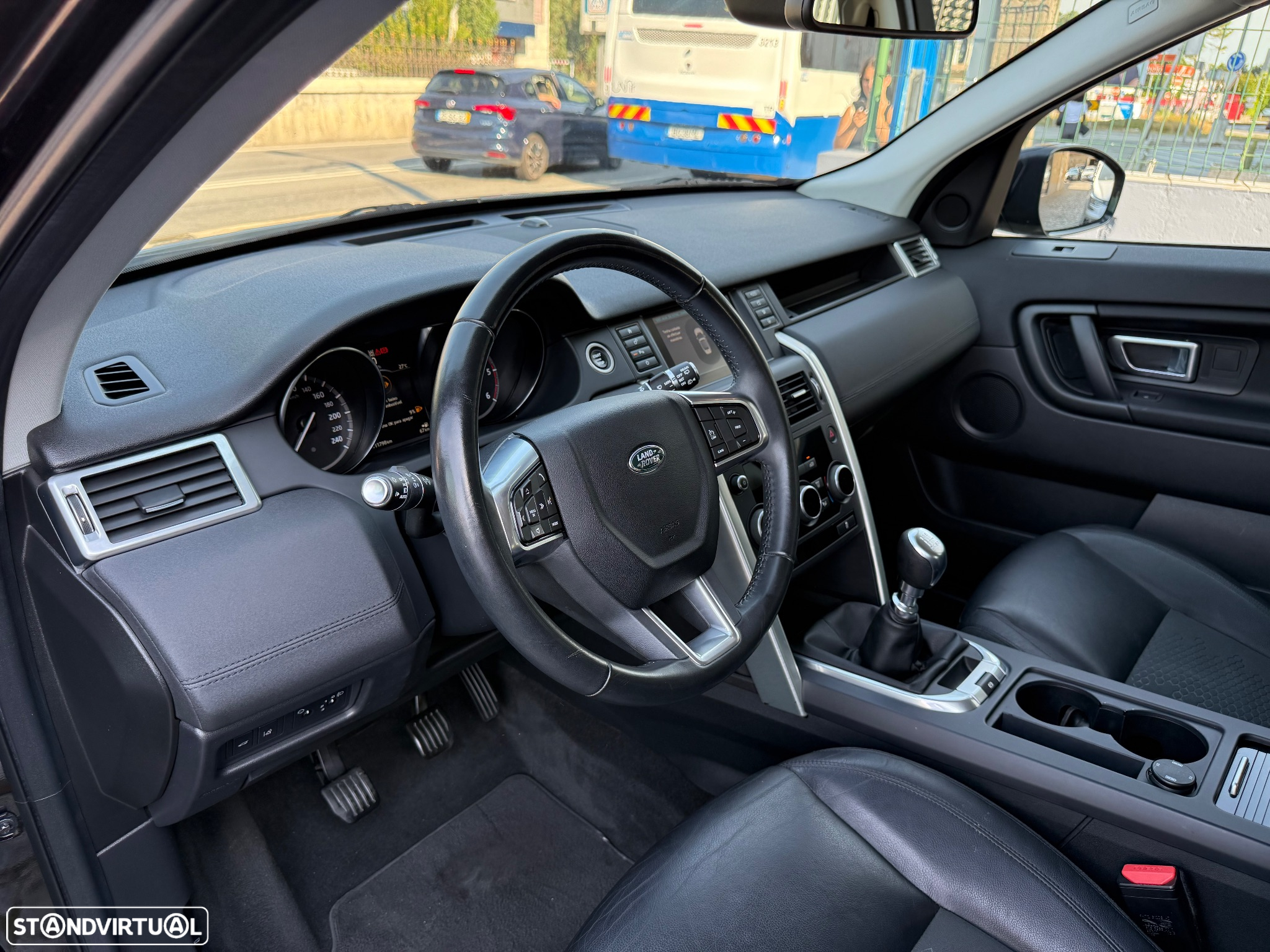 Land Rover Discovery Sport 2.0 eD4 HSE Luxury - 23