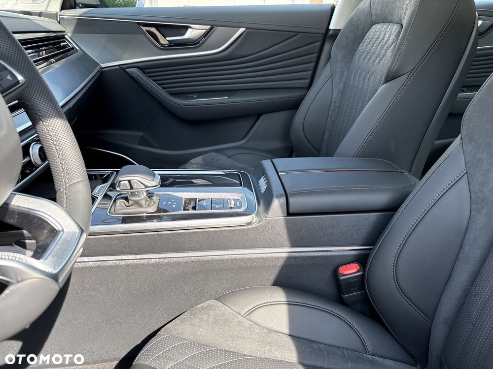 Hongqi HS5 2.0T Executive AWD - 23