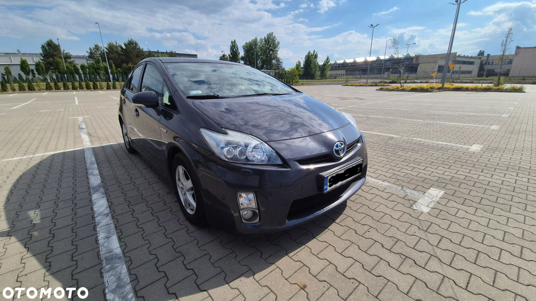 Toyota Prius (Hybrid) Executive - 3