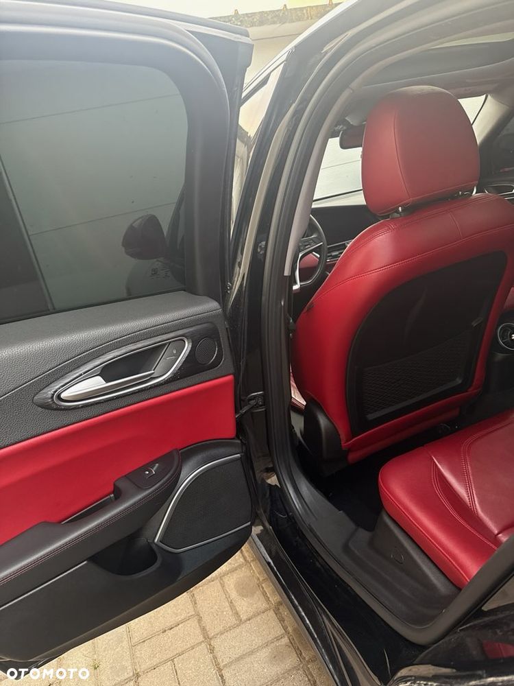 Alfa Romeo Giulia 2.0 Turbo 16V AT8 Veloce - 17