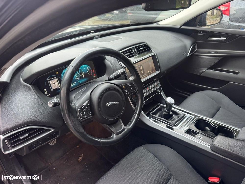 Jaguar XE E-Performance Pure - 9