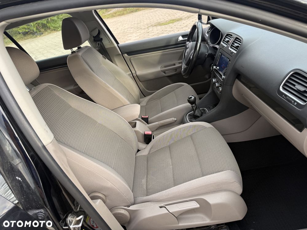 Volkswagen Golf - 6