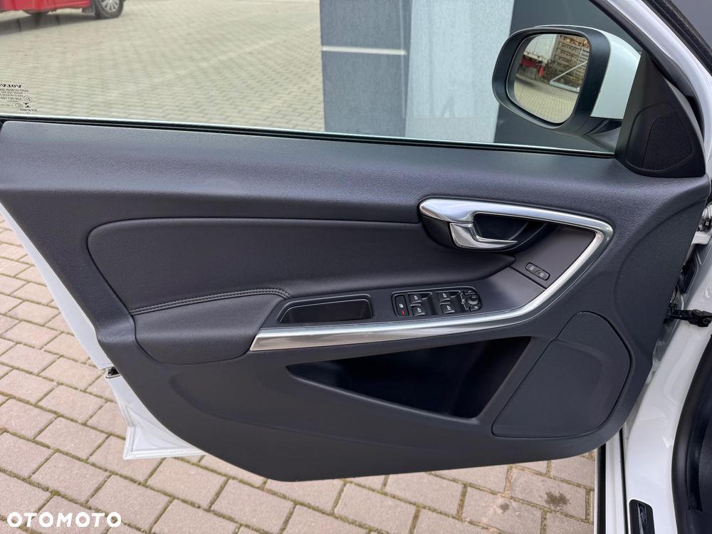 Volvo V60 D3 Momentum - 32