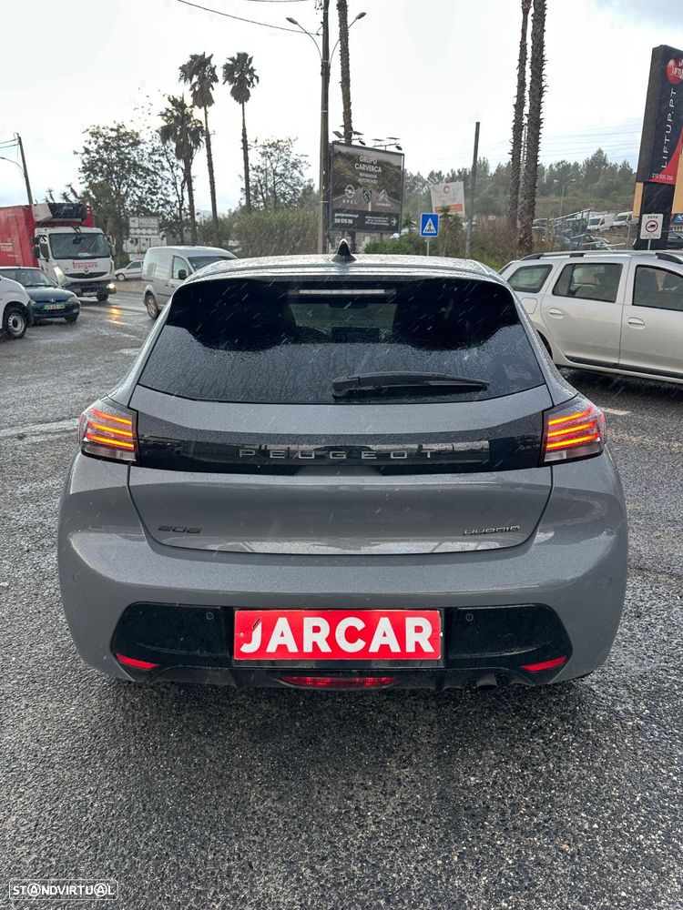 Peugeot 208 - 5