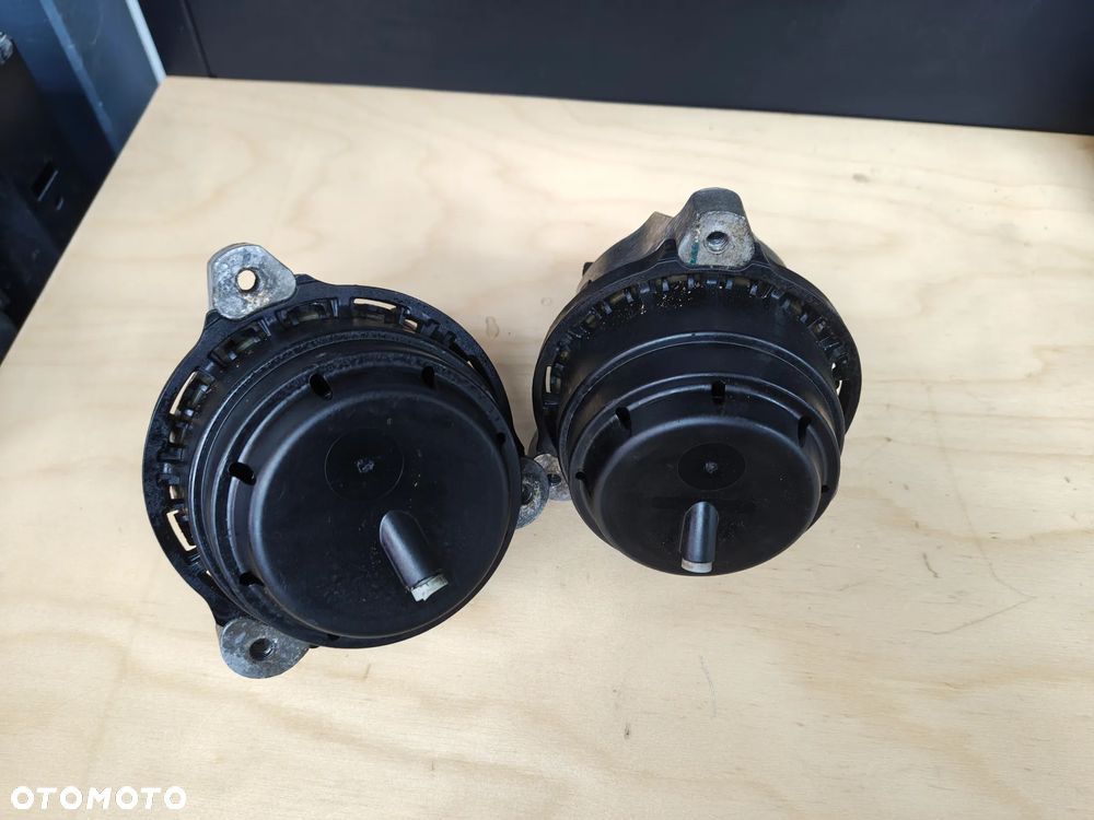 BMW X5 G05  3.0d łapa poduszka silnika prawa lewa 6890834 9429397 - 1