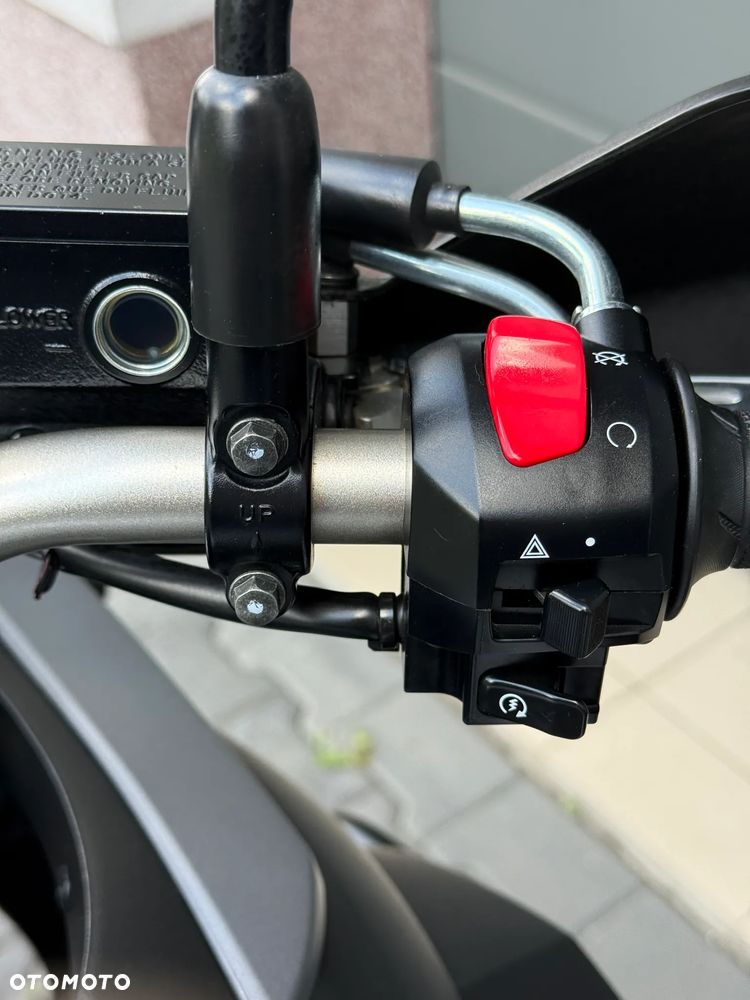 Suzuki V-STROM - 10