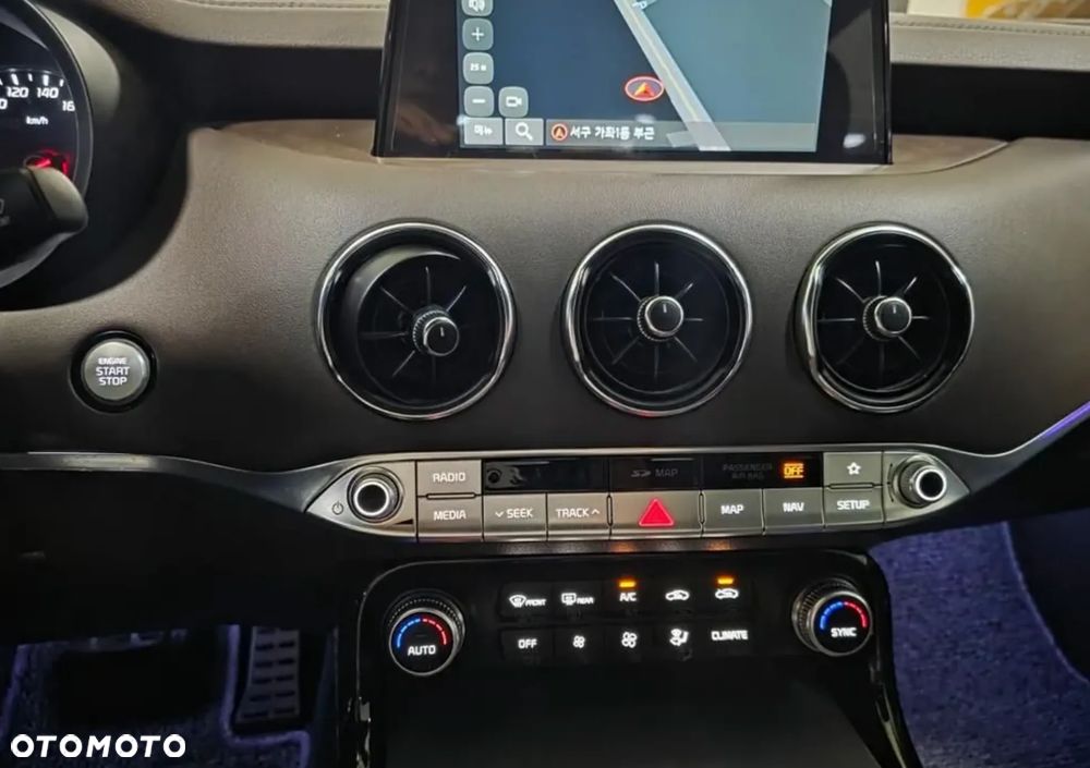 Kia Stinger - 11