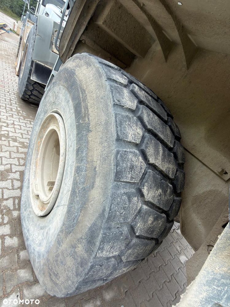 Liebherr L566 - 8