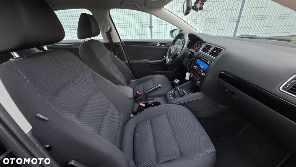 Volkswagen Jetta 1.2 TSI Comfortline Perfectline - 10