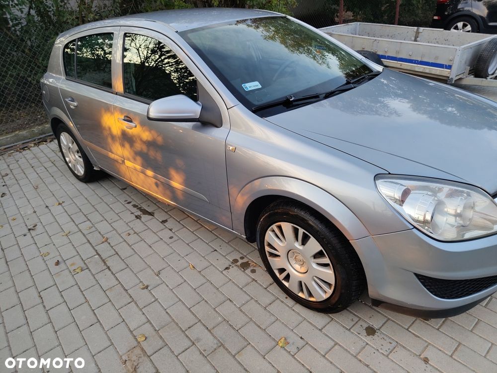 Opel Astra 2009 photo 2