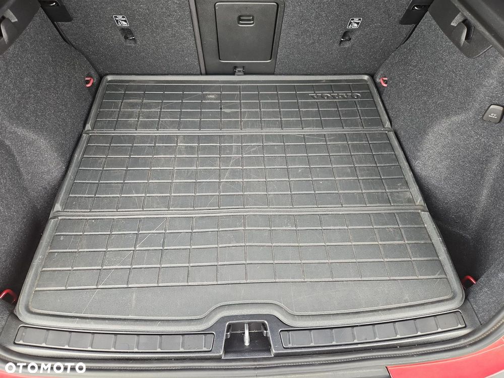 Volvo XC 40 B3 Plus Dark - 28