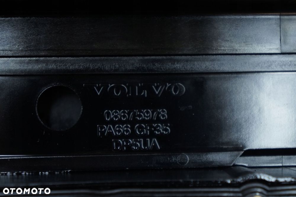 pokrywa zaworów 2.4d volvo s40 ii v50 c70 ii c30 08675978 30743258-006 - 5