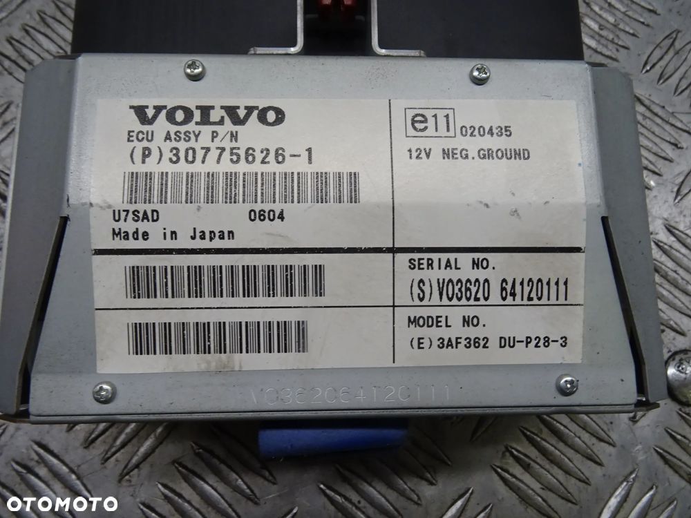 VOLVO XC70 01-07 2.5T 210KM WYŚWIETLACZ NAWIGACJI 30775626-1 - 2