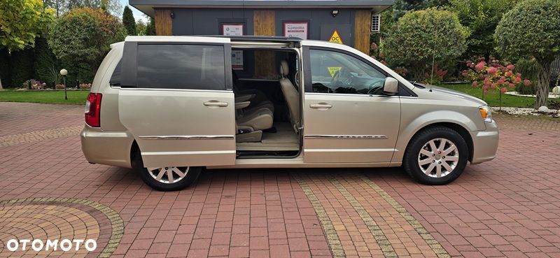 Chrysler Town & Country 3.6 Limited - 19