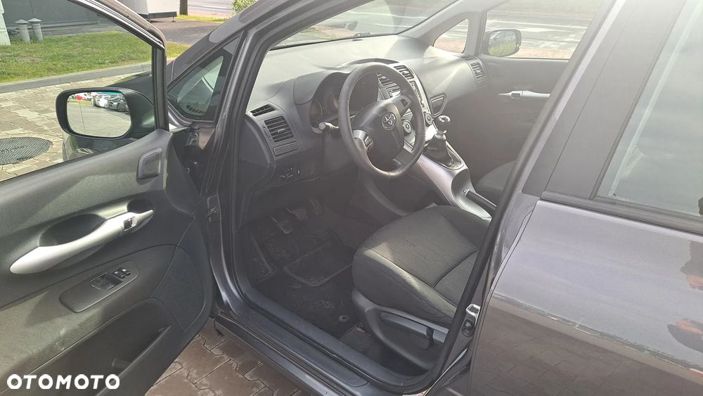 Toyota Auris 1.4 D-4D 2010 - 9