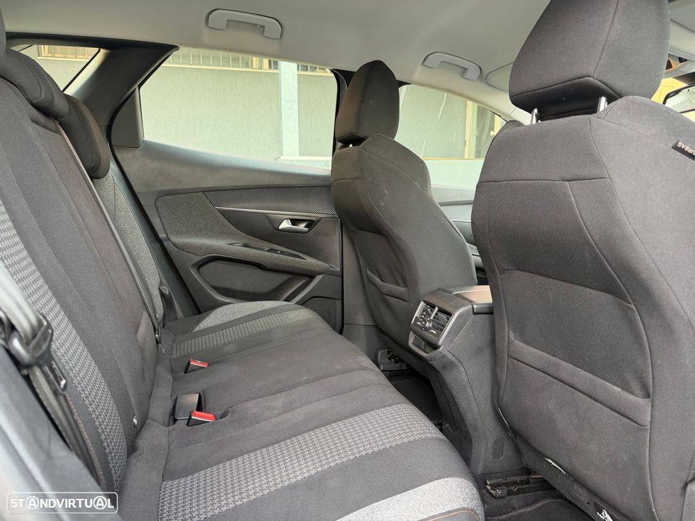 Peugeot 3008 1.2 PureTech Active Pack - 18