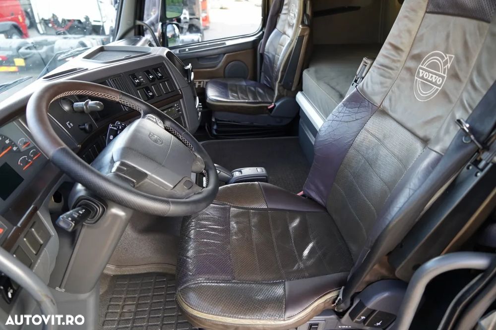 Volvo FH16 / 700 / 6x4 / SISTEM HIDRAULIC / RETARDER / TRACTOR CU 3 AXE / MASĂ PUTERNICĂ 120 T - 26