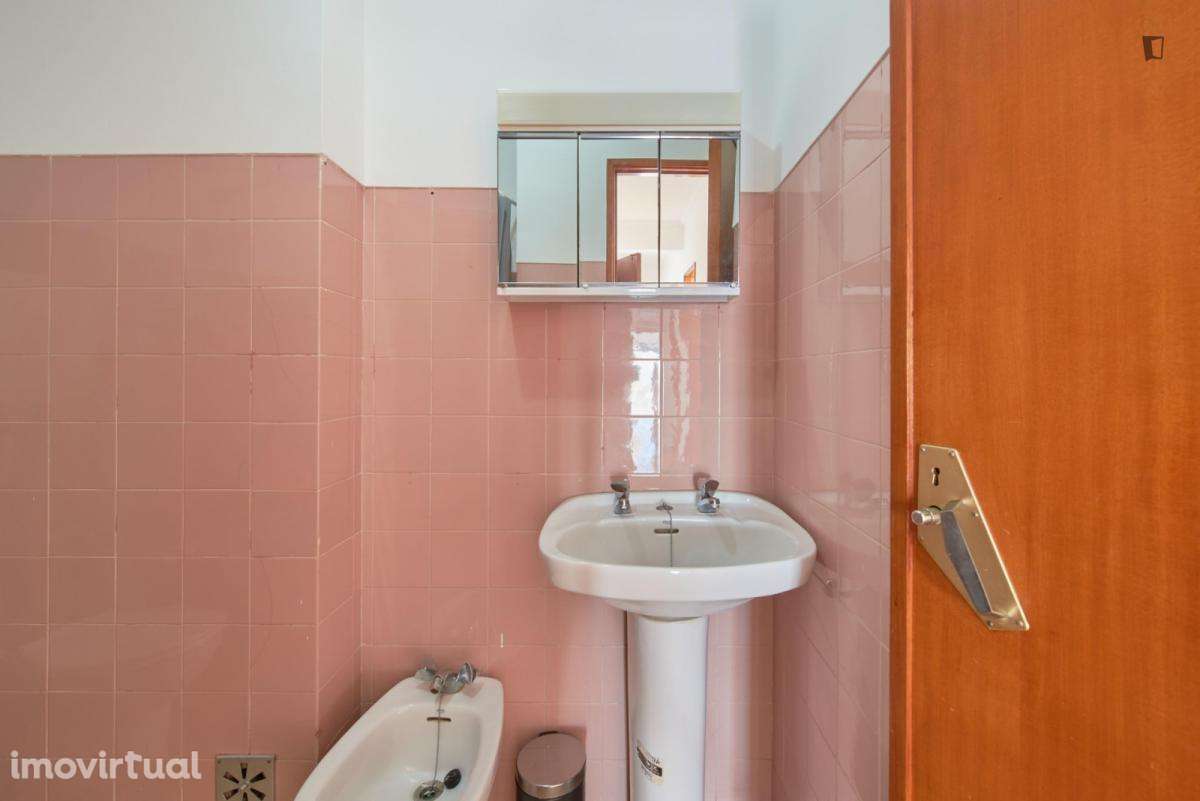 Quarto - localizado em Almada Lisbon - Grande imagem: 4/60