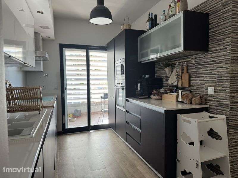 Apartamento T2 na Rua Professor Doutor Egas Moniz, Montenegro - Grande imagem: 3/12